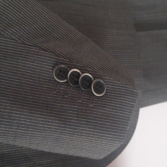 Hugo Boss Virgin Wool Super 100 dark gray pinstripe suit size 38S - Picture 5 of 16